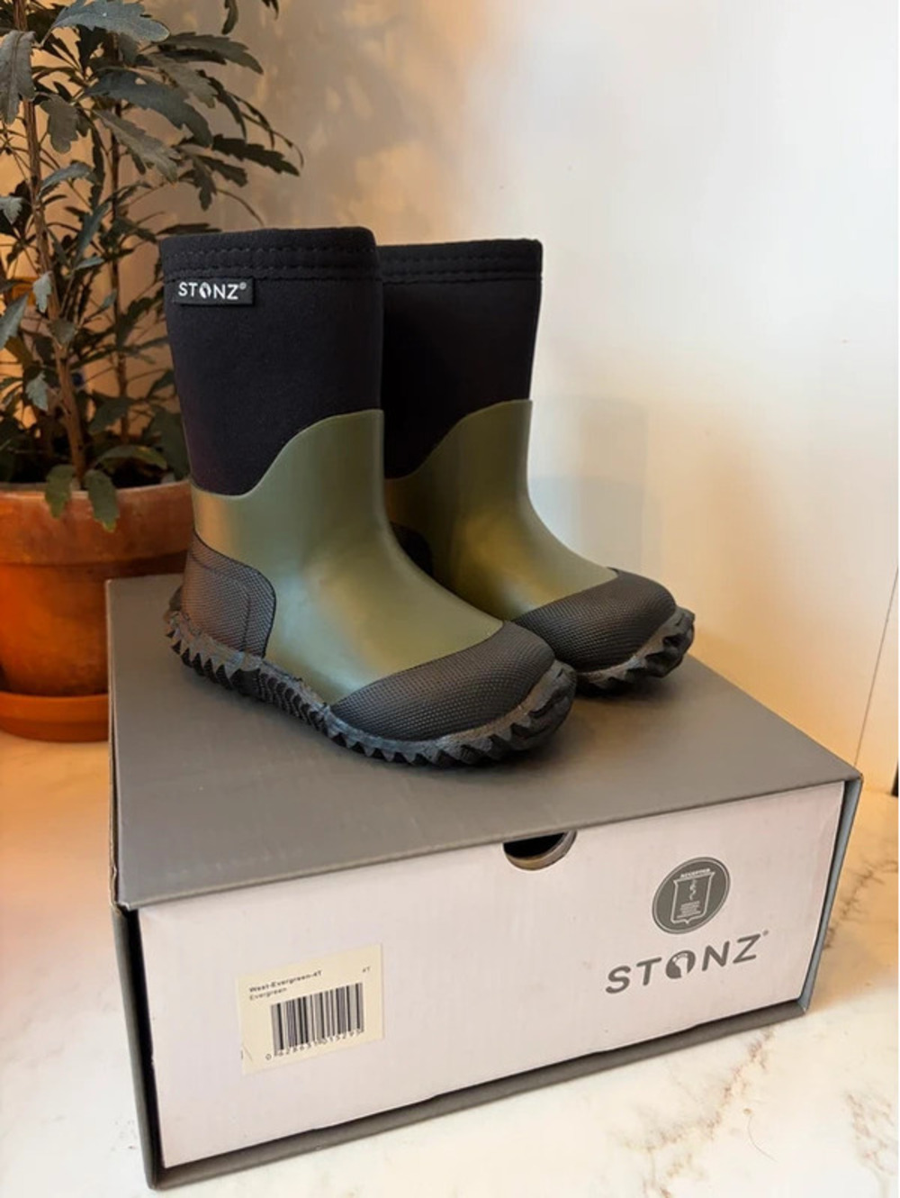 NIB Stonz West Waterproof All-Season Boots Evergreen Toddler 4T
